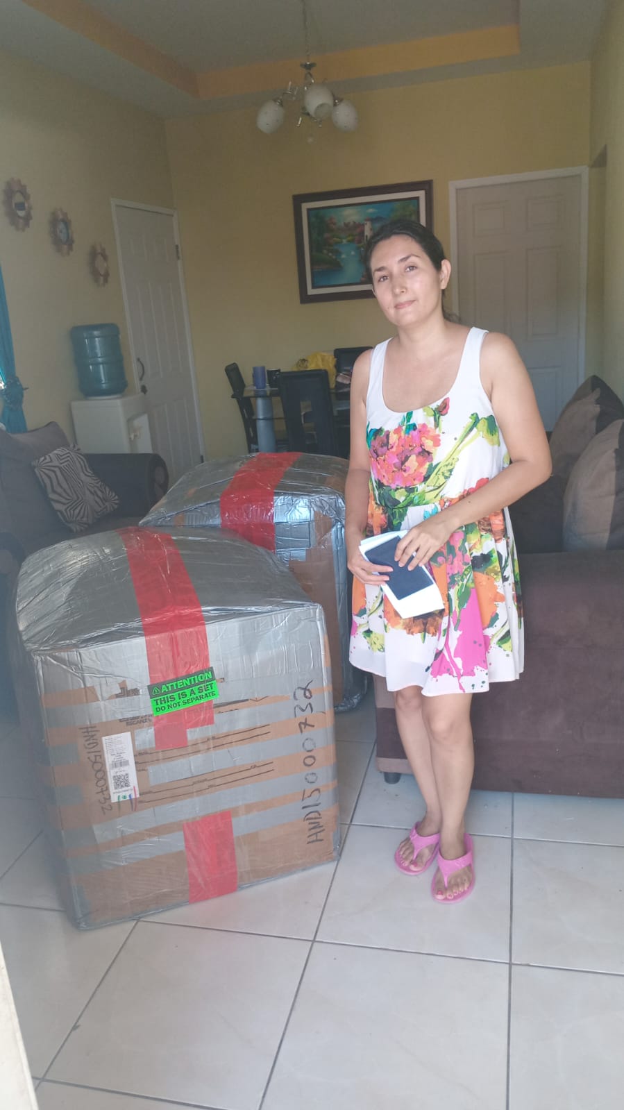 Cliente recibiendo paquete